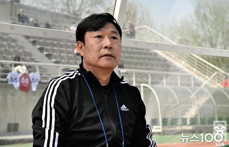 지난해 K4리그 고양해피니스를 이끌 당시 최대식 감독의 모습.