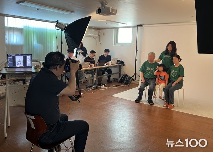 부천시다문화가족지원센터는 지난 14일 사회복지법인 인클로버재단과 다문화가족을 위한 ‘가족사진촬영’을 진행했다.