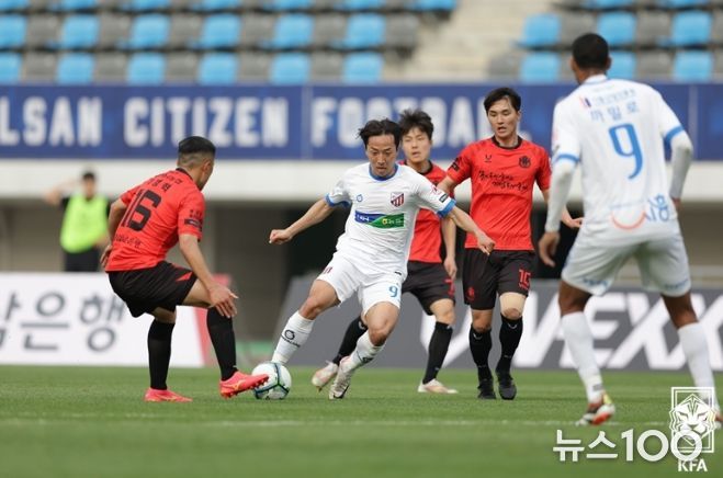 시흥시민이 K3리그 7라운드에서 춘천시민과 0-0으로 비겼다. 사진은 지난 14일 시흥시민과 울산시민 간 경기 장면.
