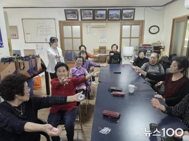 시흥시 군자동, 어르신 낙상 예방 프로그램 운영… 건강한 노화 지원 앞장