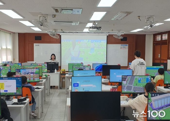 덕풍초등학교 3학년 학생들을 대상으로 ‘Place B’를 활용한 도로명주소 교육이 진행되고 있다.