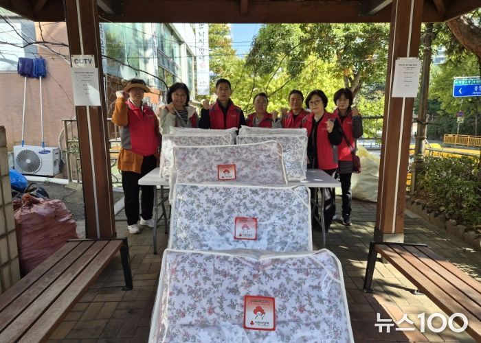 고양시 행신1동 지역사회보장협의체, 저소득 어르신 겨울이불 지원