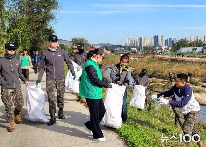 양주시새마을회 새마을문고, 샘내 천변 ‘건강과 환경을 지키는 줍킹데이’ 활동 실시