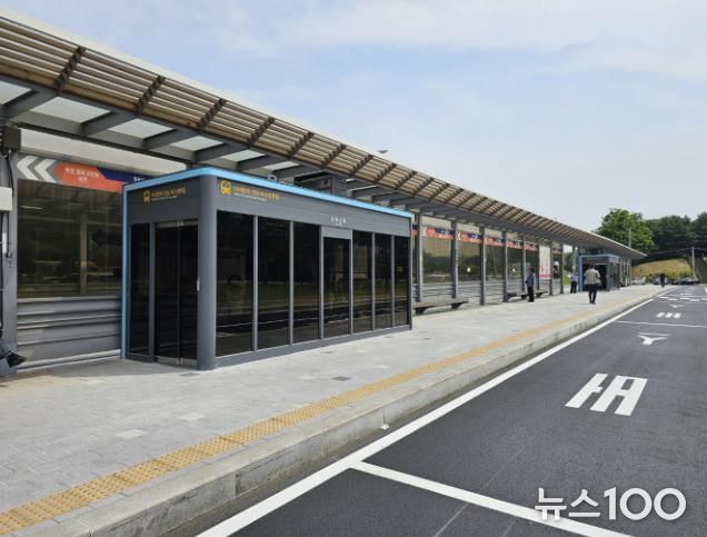 오이도역 버스정류소에 위치한 '스마트 셸터'