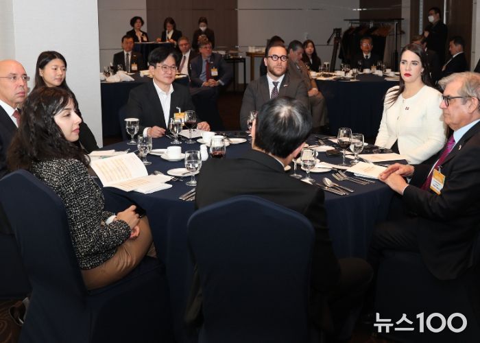 전국다문화도시협의회(회장 김병수)가 지난 20일 롯데호텔서울에서 주한 공관장을 초청해 오찬 간담회를 개최했다.