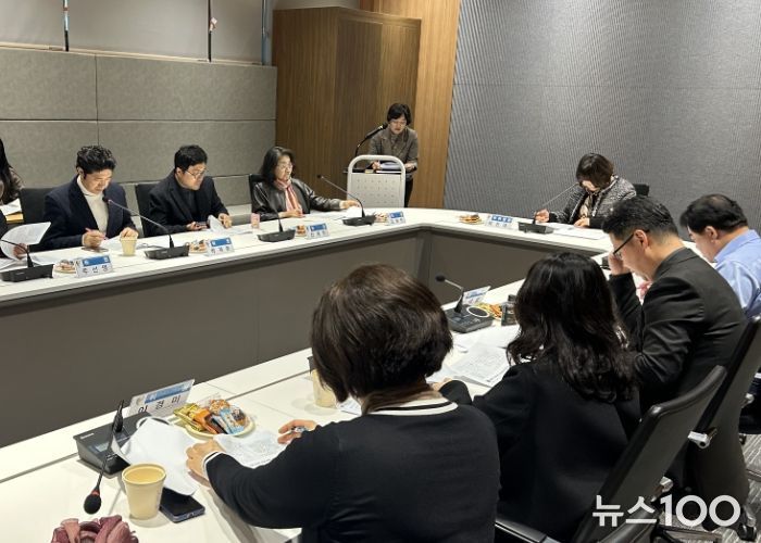 지난 25일 시청 컨퍼런스룸에서 '2025년 아동복지기관협의체 2차 회의'가 진행되고 있다.