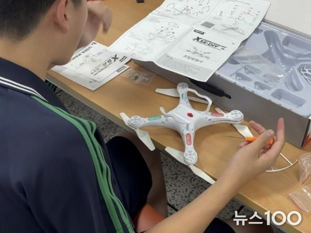 시흥시 '학교 안 공유교실' 13개교 운영…드론·목공·코딩 등 체험 수업 인기