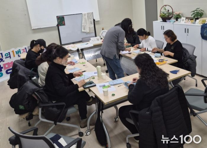 광명시 광명1동 주민자치회는 내년도 본격 운영에 앞서 주민자치센터 홍보와 주민 수요 파악을 위한 ‘주민자치프로그램 시범 운영’을 시작했다.