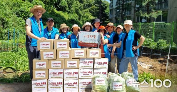 군포 수리동 지역사회보장협의체, 행복이 자라는 ‘나눔 텃밭’ 농작물 나눔
