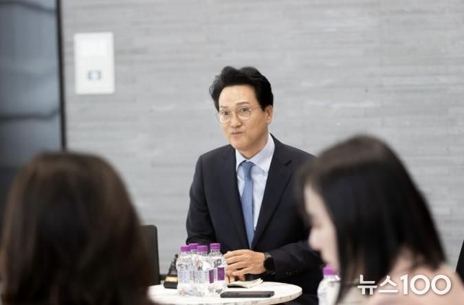 경기도교육청에서 기자간담회를 하고 있는 안민석 경기미래교육자치포럼 대표(사진=경기미래교육자치포럼)