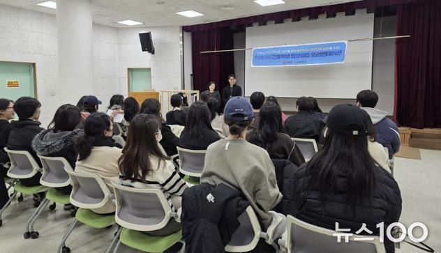 구리시보건소에서 간호학과 학생들을 대상으로 실습 오리엔테이션을 진행하고 있다.