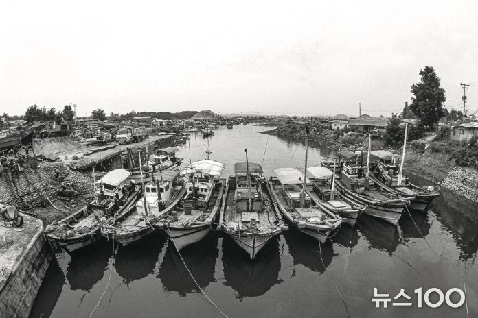 1993년도 안산시 사리포구 전경, 시화방조제 공사 직전의 어촌 풍경 모습