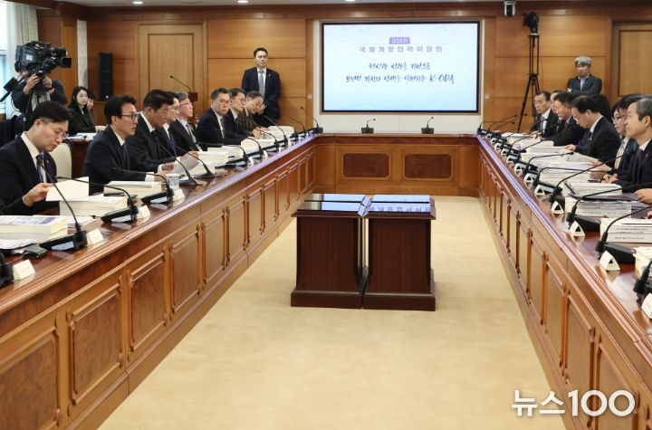 김민석 국무총리가 26일 세종대로 정부서울청사에서 열린 제56차 국제개발협력위원회를 주재하고 있다.(국무조정실)