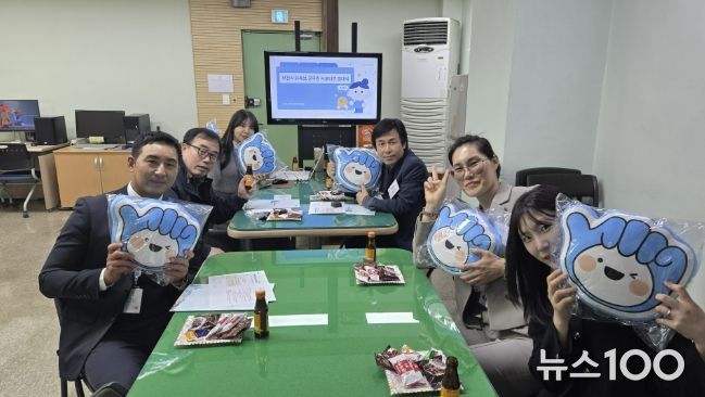 ‘부천시 유튜브 공무원 서포터즈 2기’가 부천시청 스튜디오에서 첫 회의를 열었다.