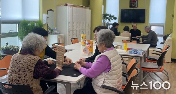 노인보건센터에서 맞춤형 의료 서비스를 제공하고 있다