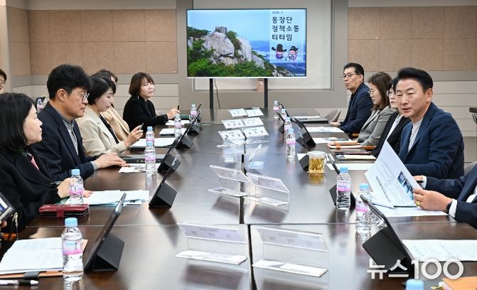 의정부시 장암동주민센터는 3월 25일 지역 주민들과 함께하는 ‘새봄맞이 일제대청소’를 실시했다.