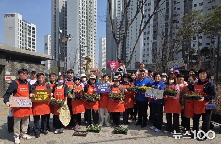 철산4동, 주민과 함께하는 마을 꽃 심기