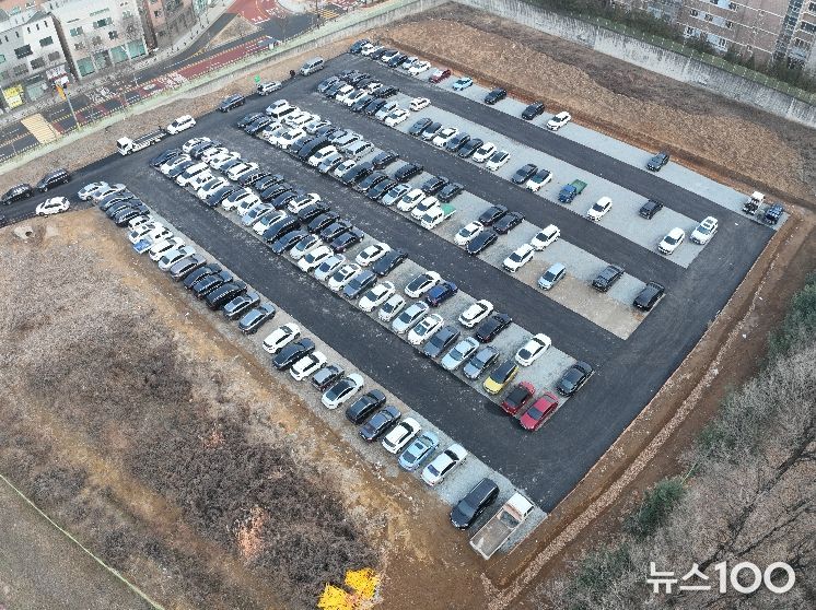 영덕동임시공영주차장 상공 모습.