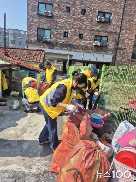 평택시 팽성읍 지역사회보장협의체, 무연고 홀몸노인 사망자 유류품 정리 봉사활동